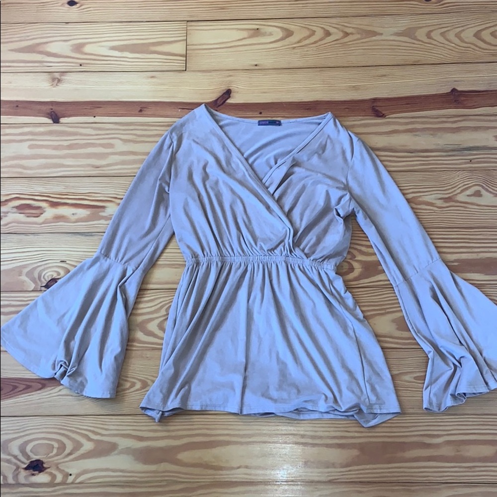 3/$15 NWOT Bell sleeve suede romper